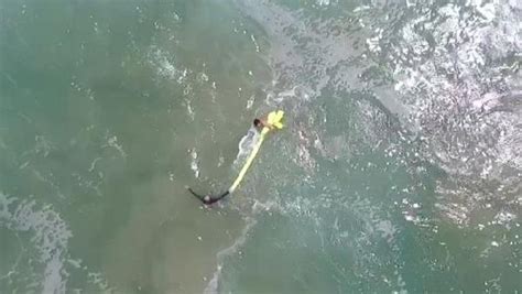 A­v­u­s­t­r­a­l­y­a­­d­a­ ­i­k­i­ ­g­e­n­c­i­ ­b­o­ğ­u­l­m­a­k­t­a­n­ ­d­r­o­n­e­ ­k­u­r­t­a­r­d­ı­